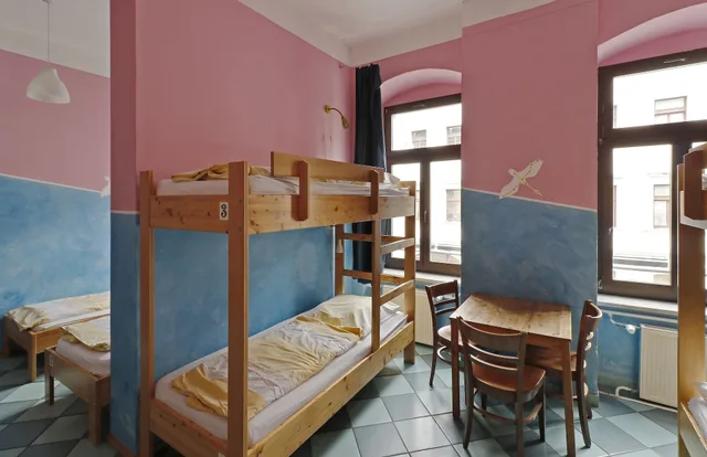 سكن مشترك مختلط كلاسيكي بسريرين منفصلين وأسرّة بطابقين بحمام مشترك، Hostel Mondpalast 4/7