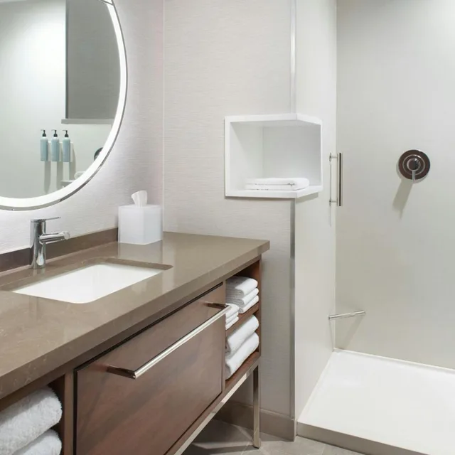Guest Room, Standard, King Bed, Accessible, Courtyard BY Marriott Atlanta Covington 4/6