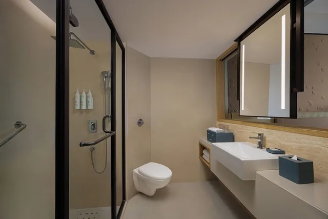 غرفة ديلوكس بسرير كينج بإطلالة على المدينة، Surat Marriott Hotel 3/4