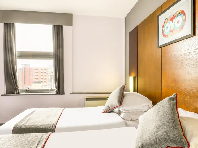 غرفة بسريرين منفصلين مع سرير إضافي، Sheffield Metropolitan Hotel by Belvilla 1/9