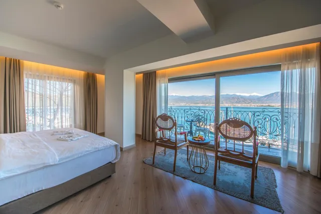 غرفة بسرير مزدوج بإطلالة على البحر بشرفة، Casa Margot Hotel - Adults Only 3/10