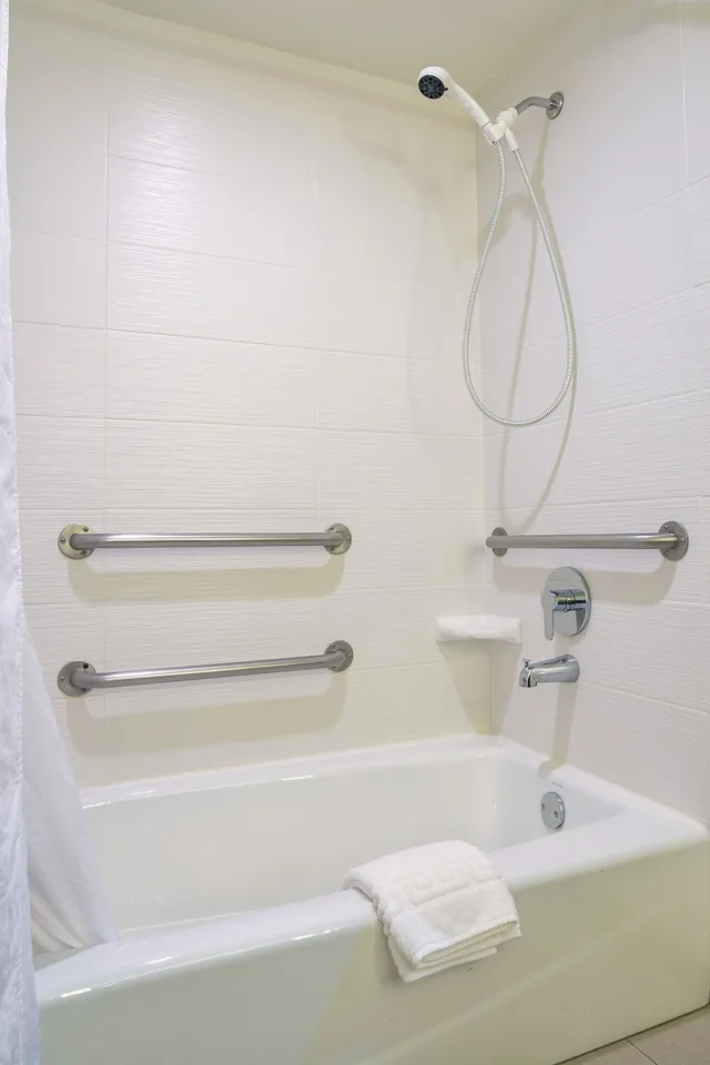 غرفة بسريرين كوين لذوي الإعاقة، Gateway Hotel Santa Monica 7/7