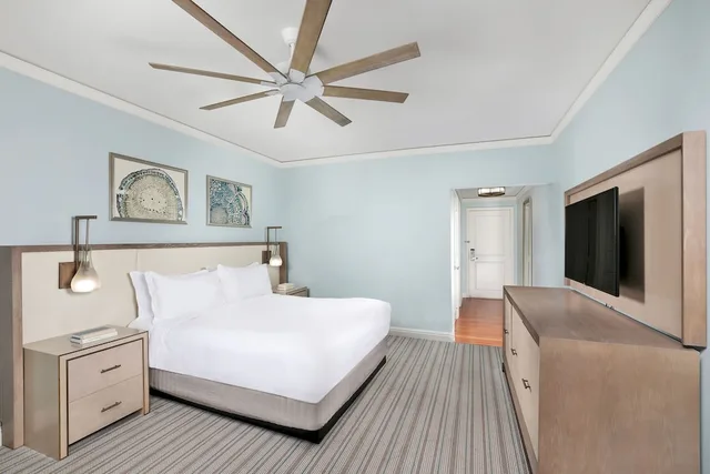Room, King Bed, Bay View, Balcony, The Ritz Carlton Key Biscayne 2/9