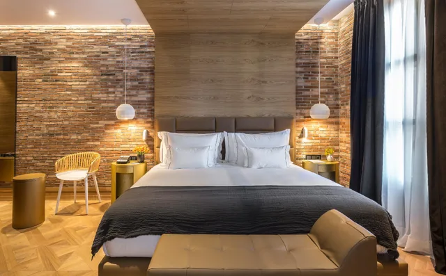 غرفة ديلوكس بسرير كينج وسرير كوين، Monument Hotel 1/2