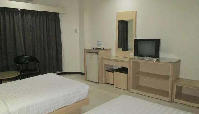 غرفة سوبيريور بسريرين منفصلين، Merpati Hotel 2/3