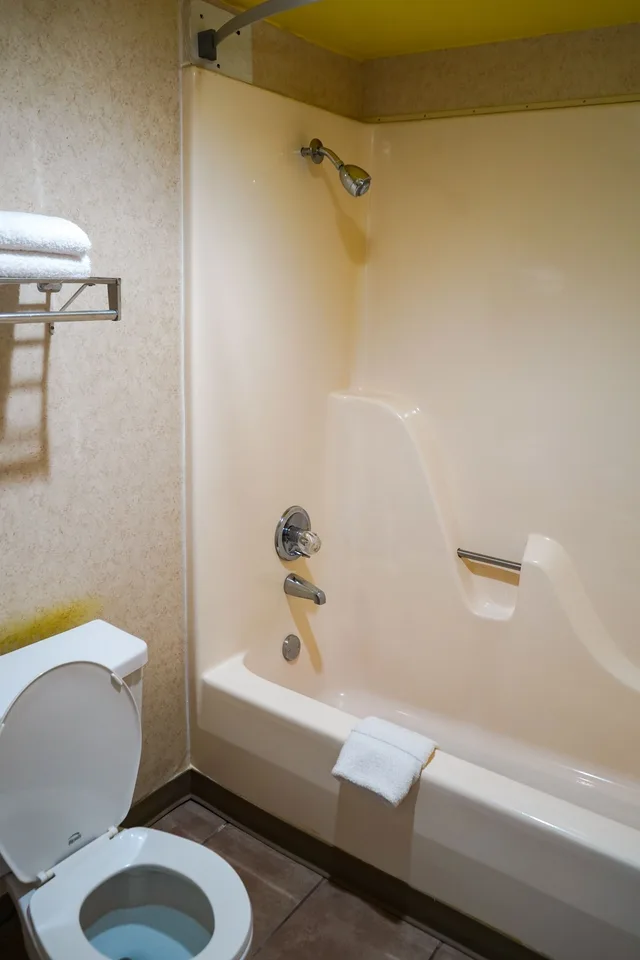 غرفة بسرير كينج للمدخنين، Sunset Inn Clarksville 4/5