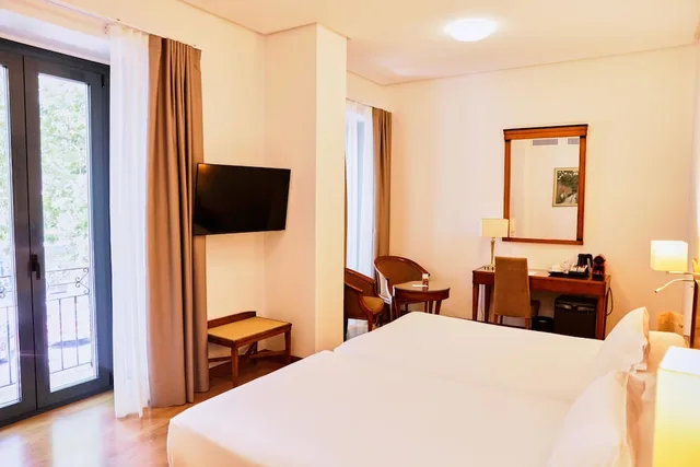 Premium, Becquer Hotel 7/10