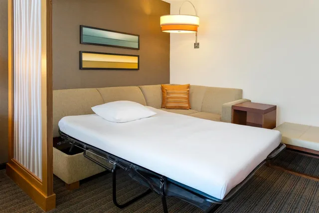 غرفة تنفيذية بسرير كينج بإطلالة على المدينة مع أريكة، Hyatt Place Ciudad Del Carmen 2/6