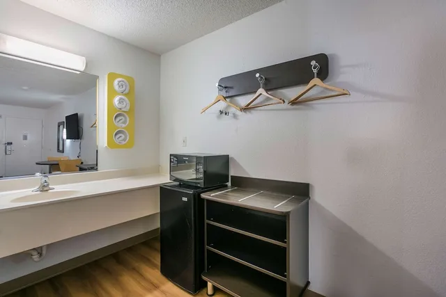 غرفة ديلوكس بسرير كوين لذوي الإعاقة، Motel6 Dothan, AL 4/6