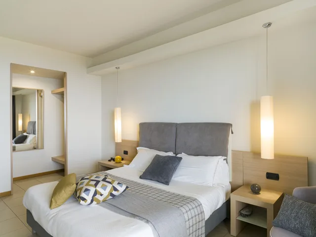 غرفة سوبيريور بسرير مزدوج وسرير فردي، Esperia Palace Hotel 2/8