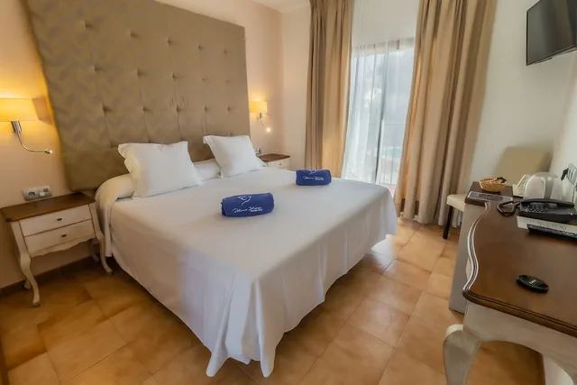 Plus, Double or Twin Bed, Pool View، Paloma Blanca Boutique Hotel 2/3