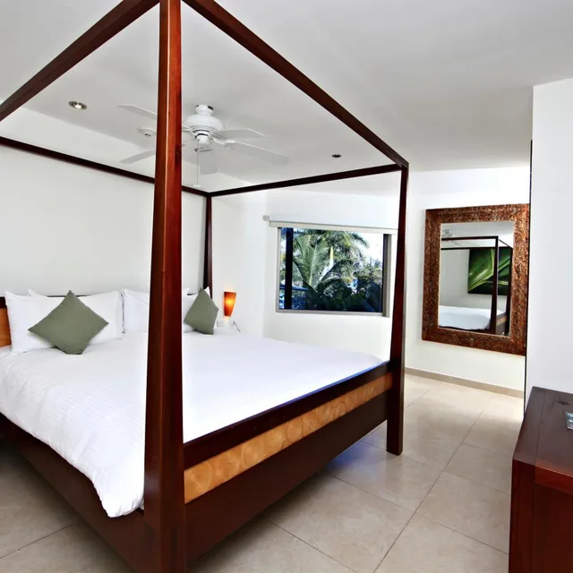 جناح بإطلالة على المسبح بغرفة نوم واحدة، Sandos Caracol Nature Resort & Water Park All Inclusive 1/3