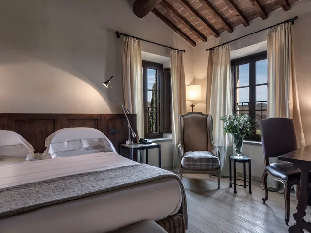 غرفة ديلوكس بسرير مزدوج أو سريرين منفصلين، Castel Monastero 1/3