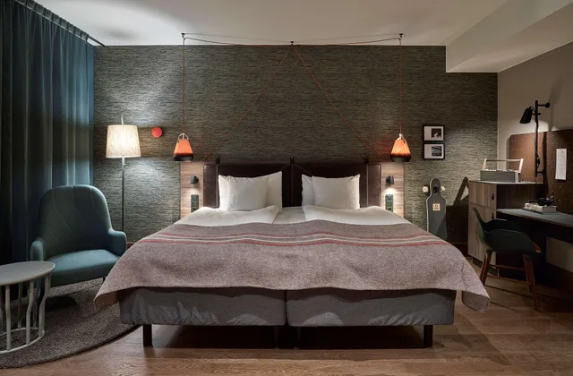 Classic, King Bed, No Window، Downtown Camper By Scandic 2/3