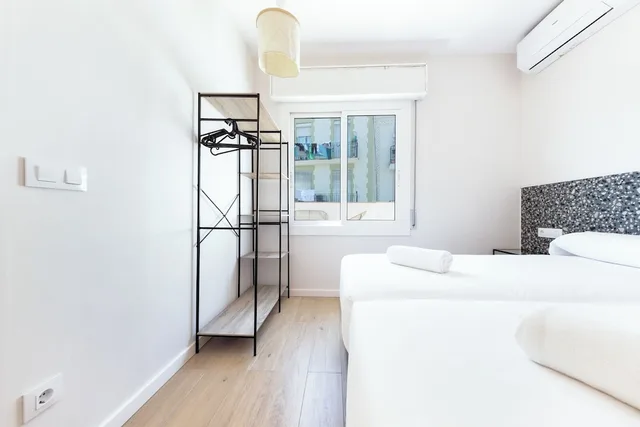 Family, Apartment, 1 Double and 3 Single Beds، Animapartments Sants 2/8