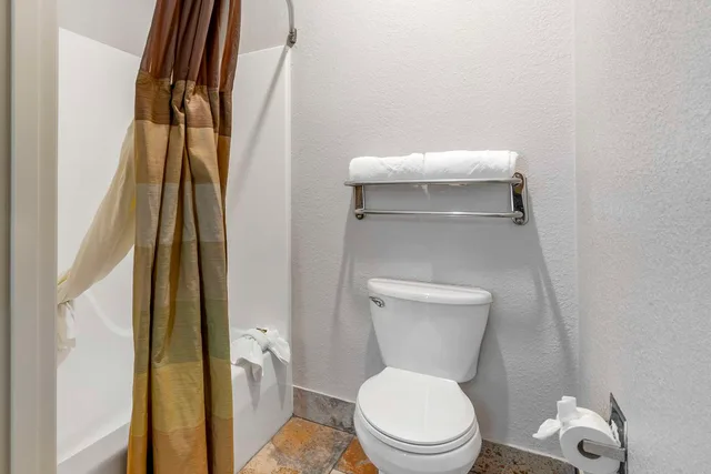 جناح بسرير كينج مع أريكة، Best Western Plus Des Moines West Inn & Suites 3/3