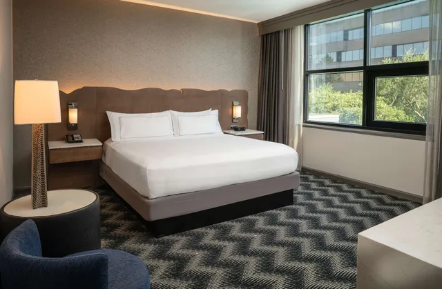 استوديو بسرير كينج، Hilton Houston North 3/5