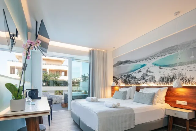 جناح جونيور بحوض جاكوزي، Atrium Ambiance Hotel 4/7
