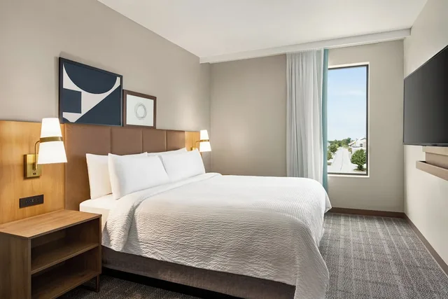 Suite, King Bed, Kitchen, Accessible, La Quinta Inn & Suites by Wyndham The Woodlands/Spring 2/5