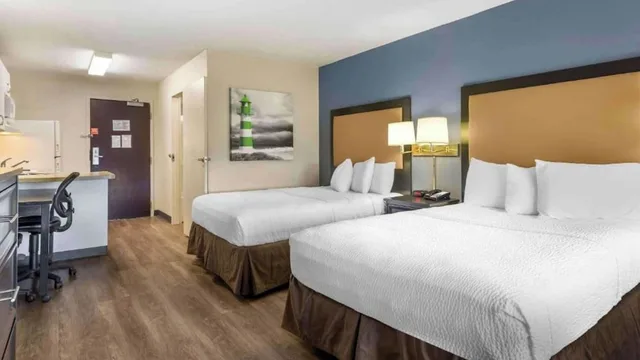 غرفة بسريرين مزدوجين بمطبخ، Studio6 Extended Stay Fishkill Westage Center NY 1/10