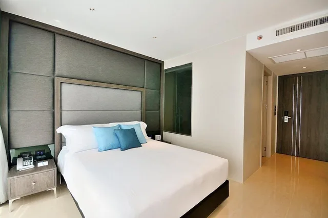 غرفة بريميير بسرير كينج، Shilat Avenue Pattaya 1/2