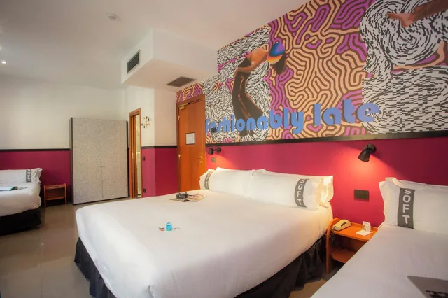 غرفة رباعية بإطلالة على المدينة، Demidoff Hotel 2/4