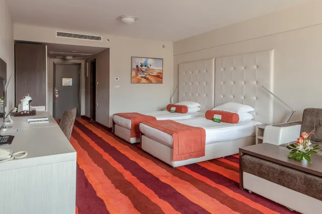 Superior, Resort View, Balcony، International Hotel Casino Tower Suites 4/7