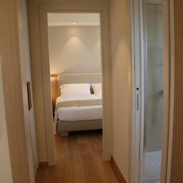 جناح بشرفة، Hotel Calabona 6/10