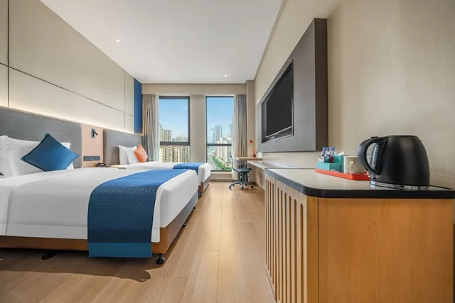 غرفة قياسية بسريرين منفصلين بإطلالة على المدينة، Holiday Inn Express Chongqing Guanyinqiao 1/10