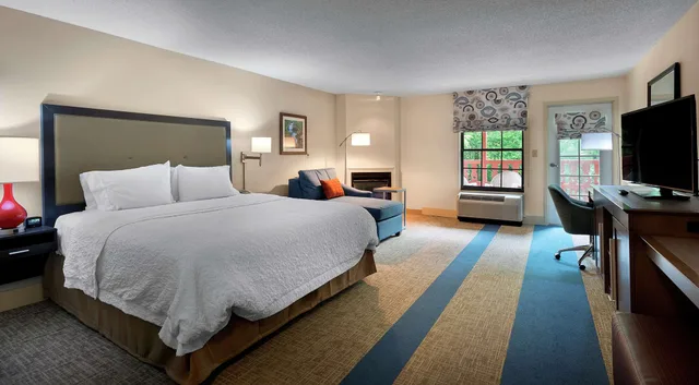 Room, King Bed, Hampton Inn Helen 2/6