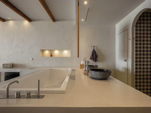 غرفة بسرير مزدوج بإطلالة على البحر بشرفة، The Theodore Boutique Hotel 6/8