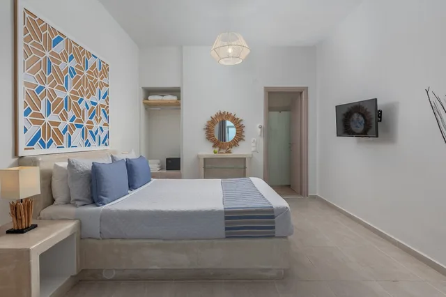 غرفة شهر العسل بسرير مزدوج بإطلالة على البحر، Gizis Cliffside Suites 5/8