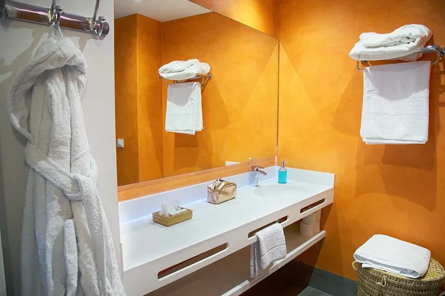 شقة غراند ديلوكس بسريرين منفصلين بشرفة بغرفتي نوم مع أريكة، Overland Suites Catedral 3/4