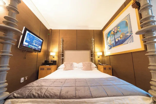 Compact, King Bed، Karma Sanctum Soho London 1/10