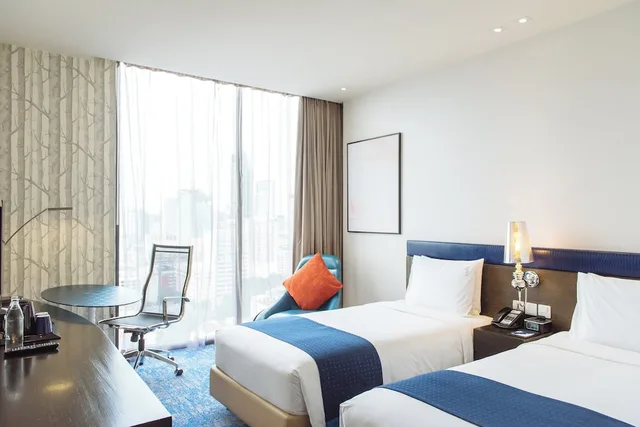 غرفة قياسية بسريرين منفصلين بإطلالة على المدينة للمدخنين، Holiday Inn Express Bangkok Siam 1/5