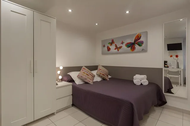 غرفة بسرير كينج، HOTEL DE L'HORLOGE 1/1
