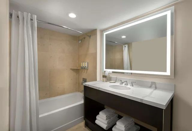 غرفة بسرير كوين، The Chase Park Plaza Royal Sonesta St. Louis 4/4