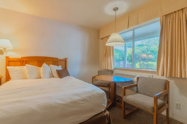 غرفة قياسية بسرير كينج لذوي الإعاقة، Mariposa Lodge 2/5