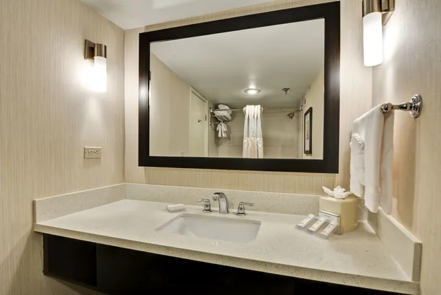 Cabana, 2 Double Beds، DoubleTree by Hilton Phoenix Midtown 3/5