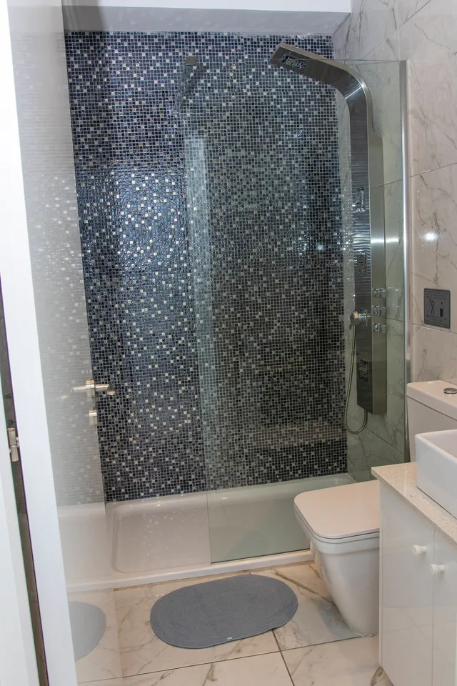 Honeymoon, Studio, Queen Bed, Jetted Tub, Courtyard Area، Nissi 49 Apartments 3/3