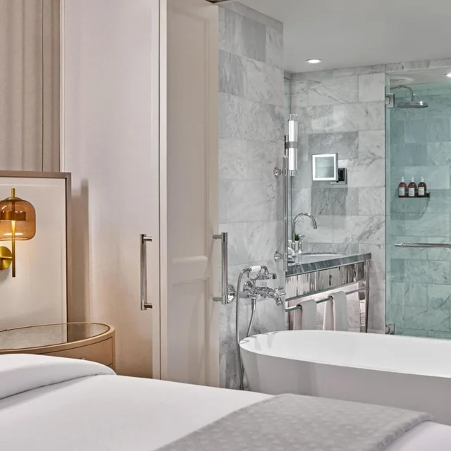 غرفة سوبيريور بسرير كينج بحوض استحمام لذوي الإعاقة، St Regis Aspen Resort 6/7