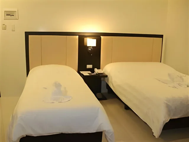 Deluxe, Family, 1 Queen and 1 Single Bed, Manhattan Suites Inn 1/1