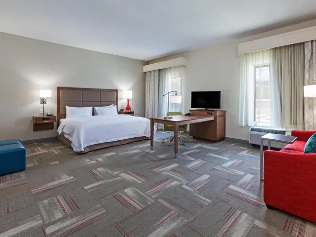 استوديو بسرير كينج مع أريكة لذوي الإعاقة، Hampton Inn and Suites Claremore Ok 2/6