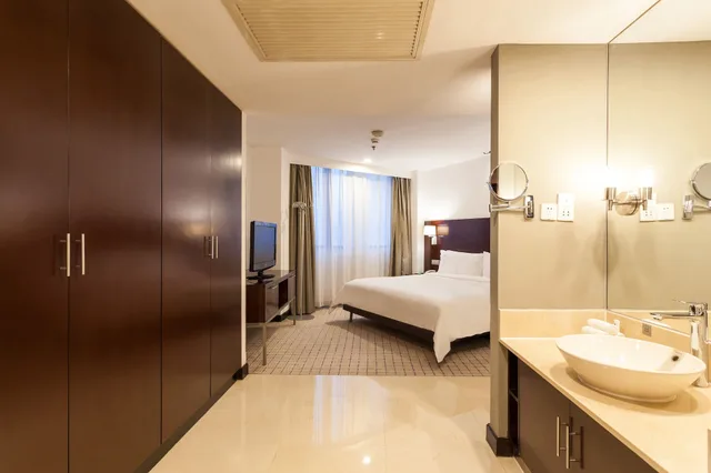 غرفة بريميوم بسرير كينج مع دخول الصالة، Holiday Inn Vista 10/10