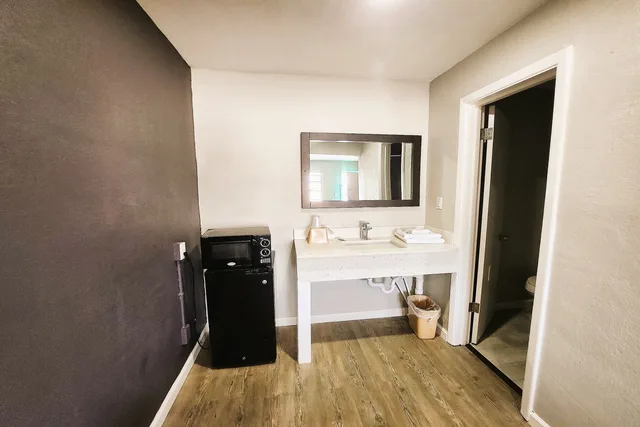 غرفة بسرير كينج، Travel Inn Hwy 80 - Jackson 3/5