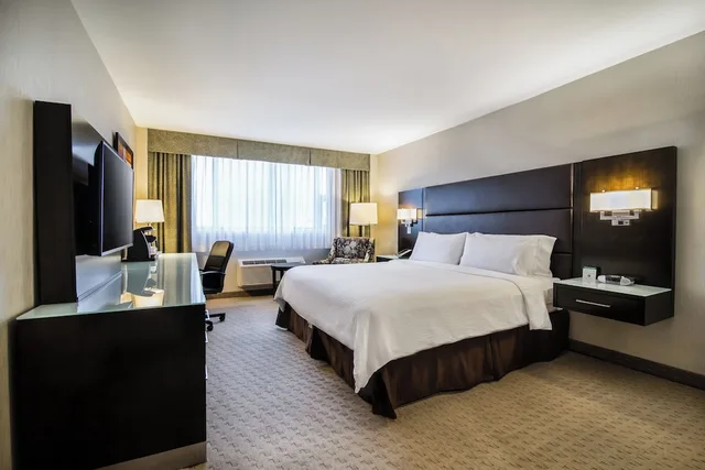 غرفة قياسية بسرير كينج، Holiday Inn Vancouver Centre 2/7