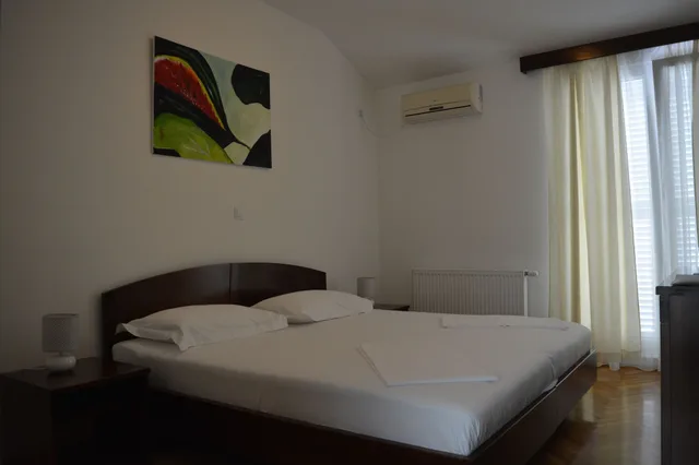 غرفة بسرير مزدوج بشرفة، Baletna Skola 1/3