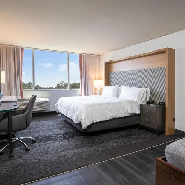 غرفة بسرير كينج مع سرير إضافي، Holiday Inn Panama City an IHG Hotel 5/9