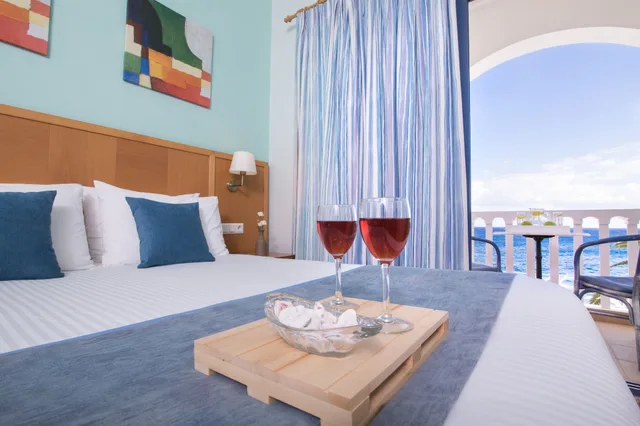 غرفة بسرير كوين بإطلالة على البحر، Sunshine Hotel 8/10