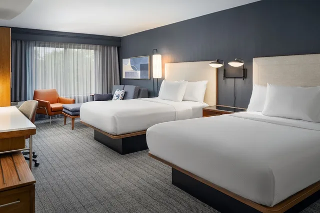 غرفة بسريرين كوين، Courtyard by Marriott Kingston 2/6